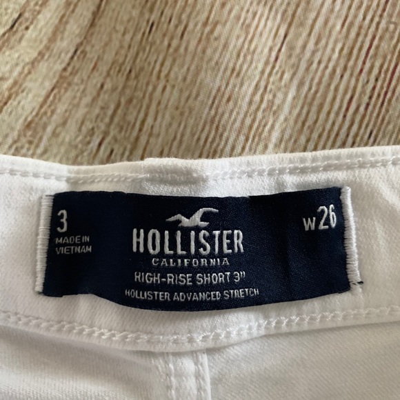 White distressed shorts by Hollister - Picture 3 of 5